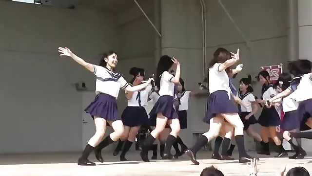 สี่ สวย เลสเบี้ยน ถู พวกเขา เปียก pussies วีดีโอ หนัง โป็ นอนอยู่บนโซฟา