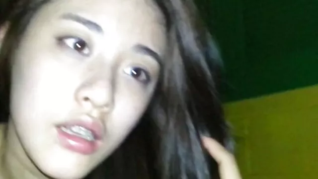 รอยสักสุดเซ็กซี่ หนัง วีดีโอ โป๊ hoochie Sydnee Vicious ใช้ cumshots บนใบหน้าของเธอ