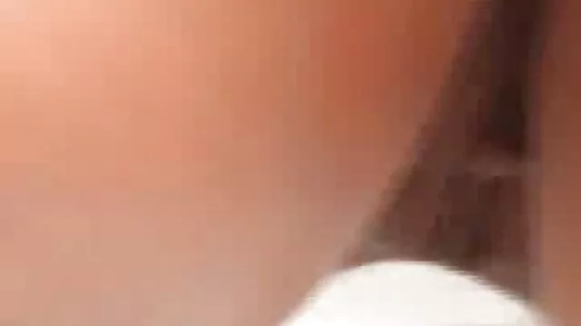 สาวสวยผมบรูเน็ตสุดเซ็กซี่โชว์ร่างกายเซ็กซี่ของเธอและให้หัว วีดีโอ โป๊ ออนไลน์