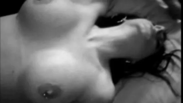 เจี๊ยบสีบลอนด์ busty ในทางที่ผิดในสายหนังให้ blowjob ที่ยอดเยี่ยม วีดีโอ เลีย หี