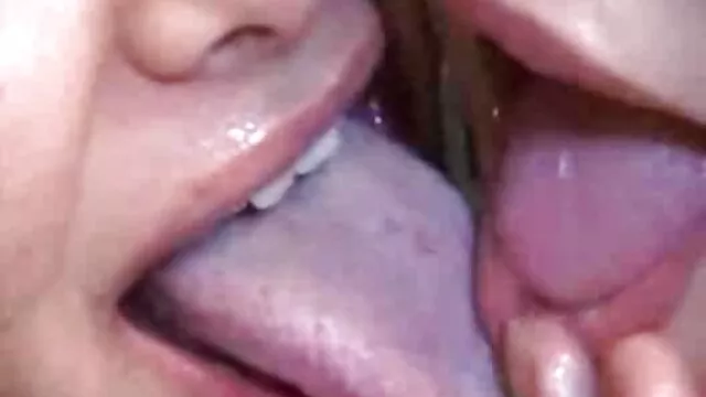 ไข้คู่ของเลสเบี้ยนโค้งซินดี้และคาร์เมนแบ่งปันหนึ่ง วีดีโอ หนัง โปร dildo