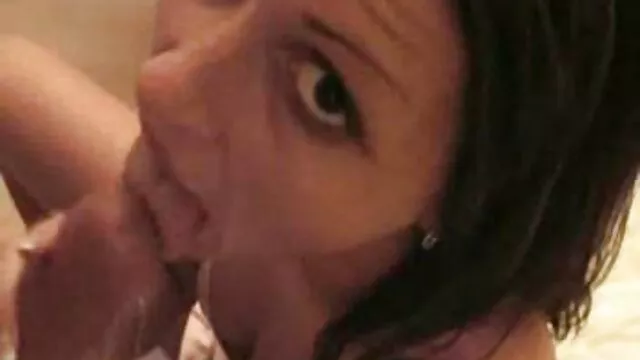 Eva Angelina ได้รับระยำและบีบหัวนมของเธอ ดู วีดีโอ โป็