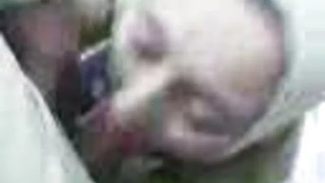 หมอนวด วีดีโอ โป๊ fucks หัวและหีของทารกที่น่ารักคนหนึ่ง